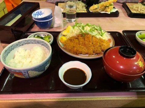 店舗合同スノボ　味噌カツ